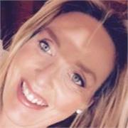 Mamma diplomata impartisce lezioni di francese a ragazzi delle medie